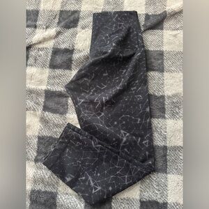Lululemon Athletica Geometric Patterned Black Leggings size 4